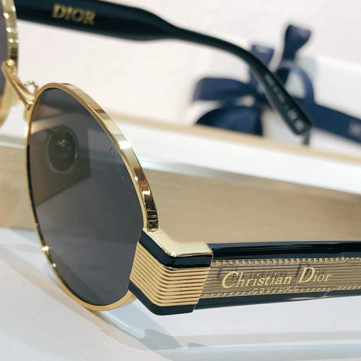 Picture of Dior Sunglasses _SKUfw80880114fw